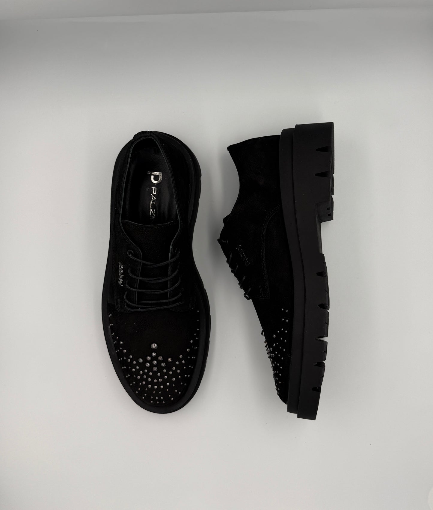 “NOIR ÉCHELON” CHUNKY BROGUES WITH SILVER DETAILING