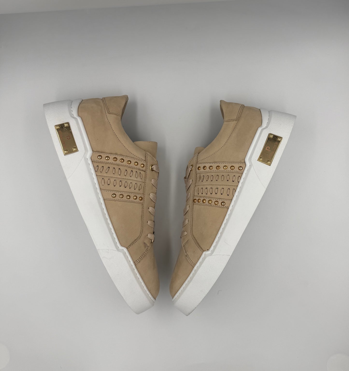 “LX-01” LOW-TOP SNEAKERS IN BEIGE SUEDE WITH GOLD STUDS AND ACCESSORIES