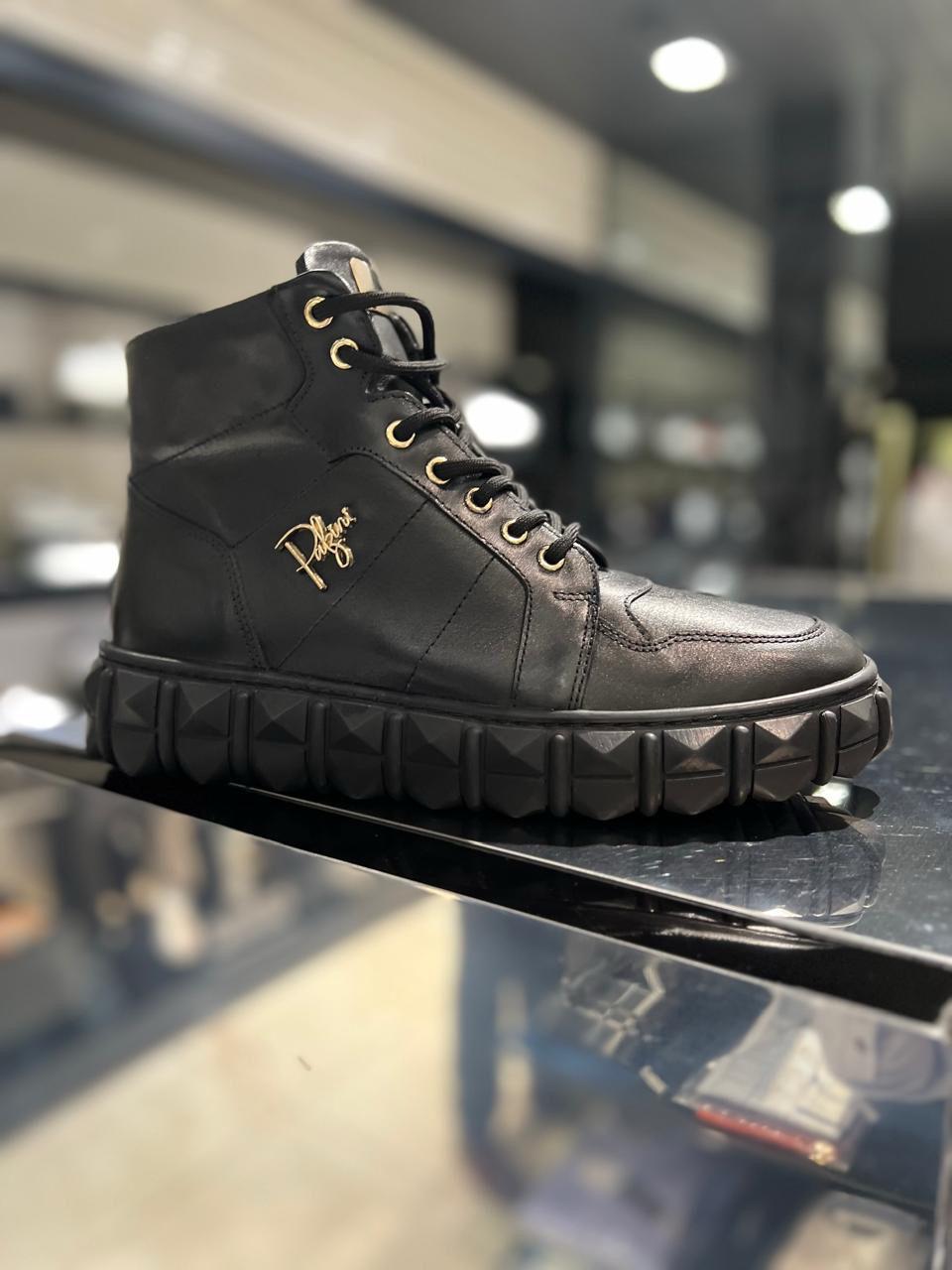 “NOCTEM NERO” HIGH-TOP BOOT IN BLACK LEATHER AND GOLD ACCESSORIES