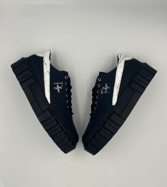 “NOVASTRIDE” LOW-TOP SNEAKERS IN NAVY BLUE LEATHER WITH PEARL WHITE DETAILING