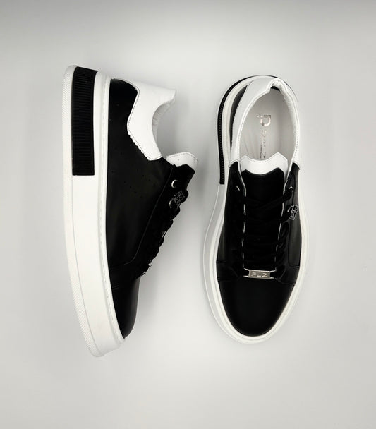 “MANHATTAN” LOW-TOP SNEAKERS IN BLACK LEATHER WITH THE “PLZN” EMBLEM